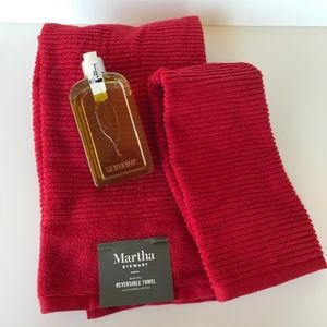 Martha Stewart Quick Dry Reversible Red Tulip Towels